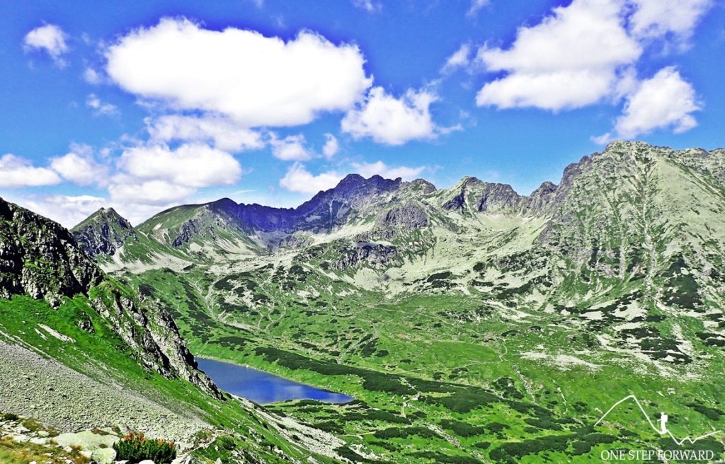 Widoki z podejścia żółtym szlakiem na Szpiglasową Przełęcz