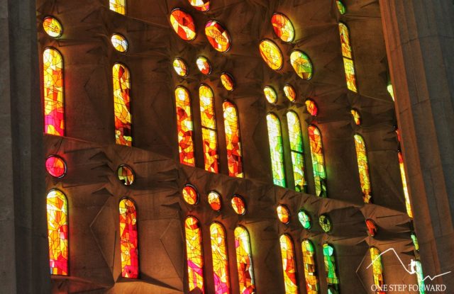Kolorowe witraże w Sagrada Familia