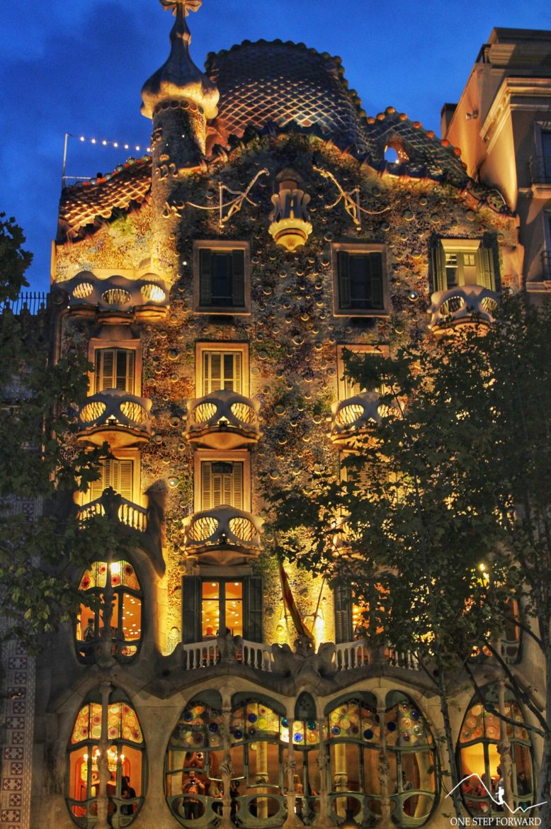 Casa Batllo nocą - Barcelona