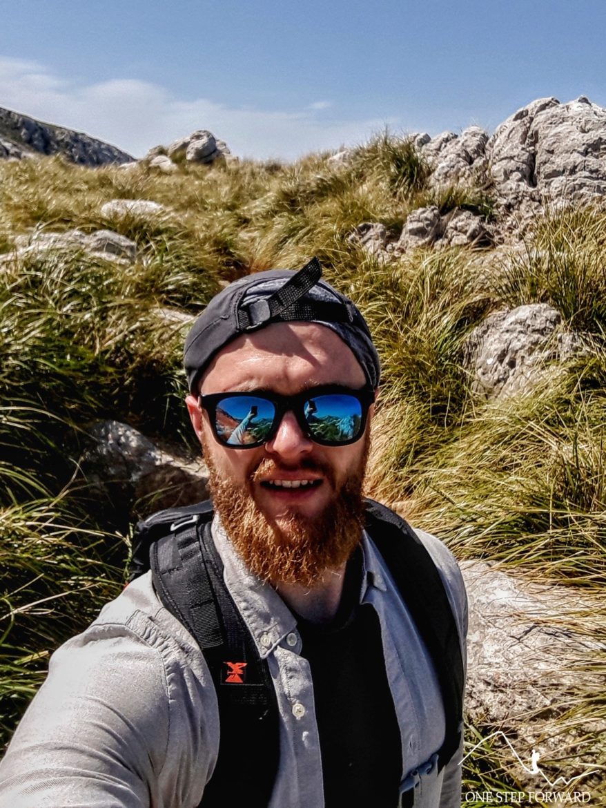 Autor bloga podczas trekkingu na Majorce