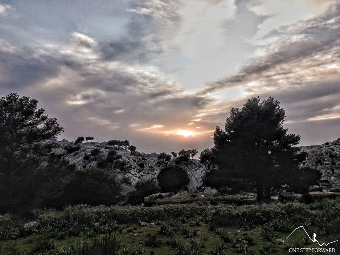 Zachód słońca na Majorce - Spanie pod namiotem na Majorce - okolice Coll L'Ofre
