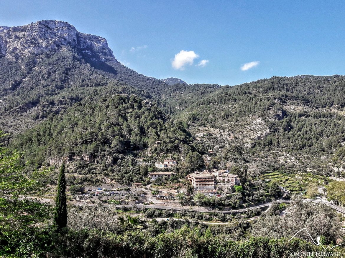 Deia, Majorka - widok na góry Serra de Tramutanta