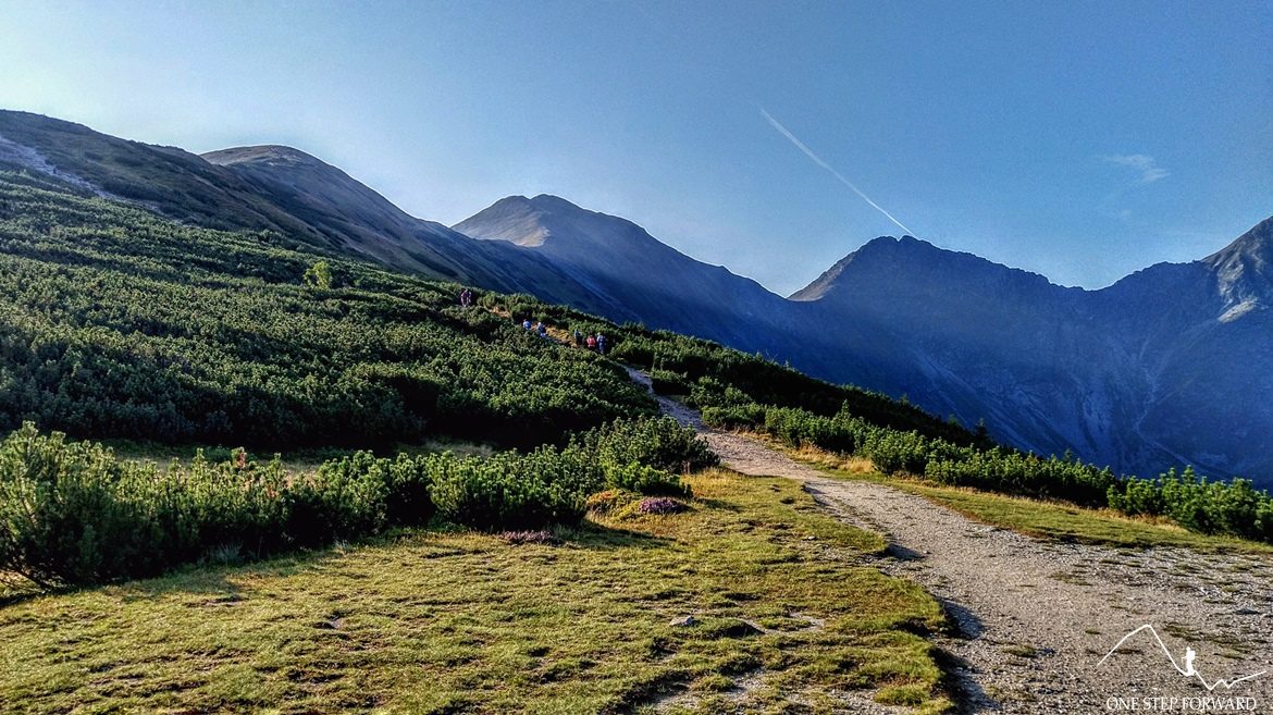 Podejście na Rakoń z Przełęczy Zabrat - widok na Rohacze