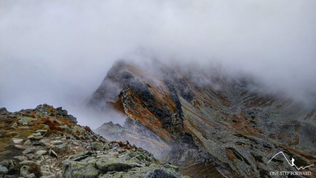 Szlak na Salatyny w Tatrach Zachodnich - widok na grań Skrzyniarek