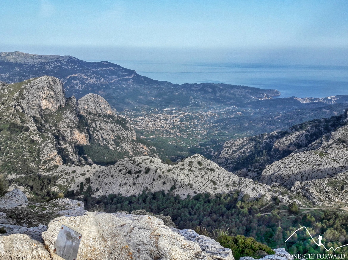 Widok na Soller z Puig de L’Ofre - Ruta de Tres Miles, Majorka