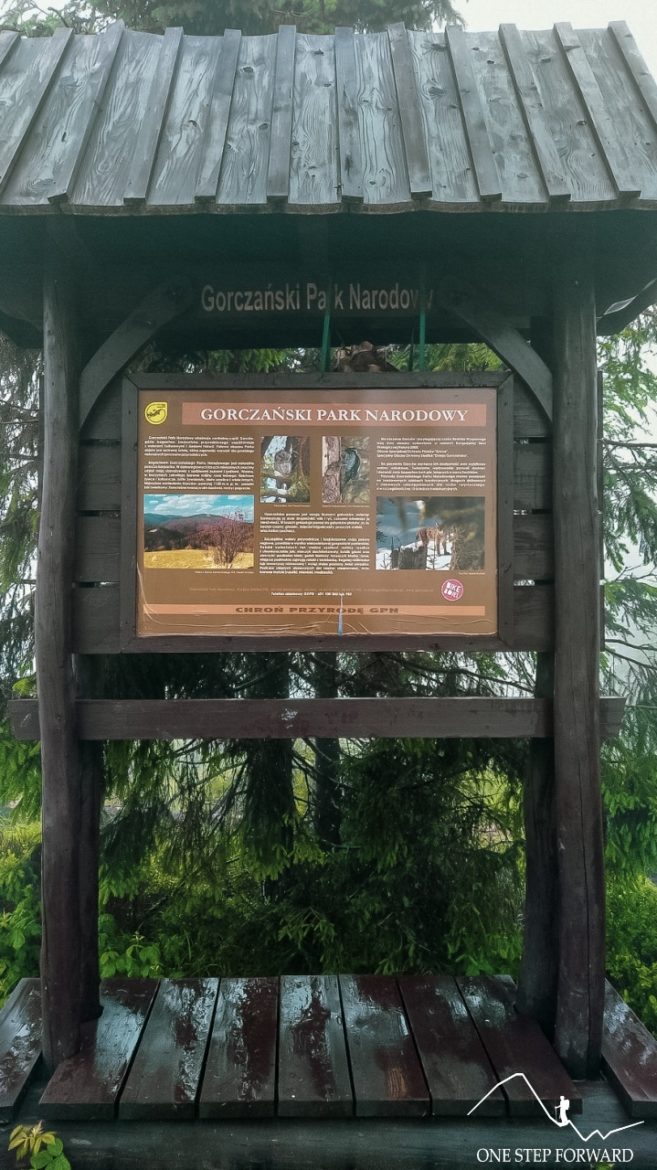 Gorczański Park Narodowy - tablica na Turbaczu