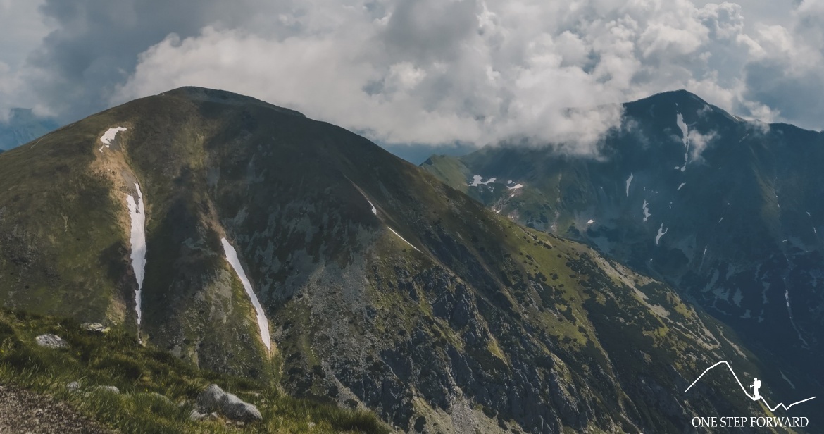 Raczkowa Czuba - widok na Starorobociański Wierch i Bystrą w Tatrach Zachodnich