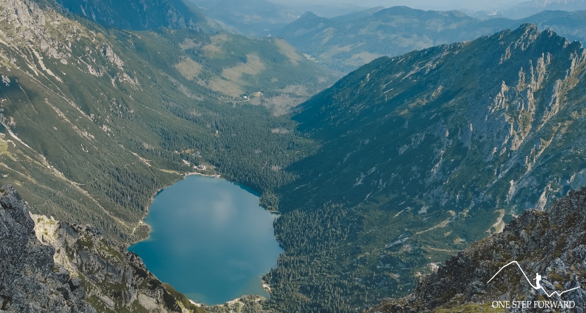 Przełęcz pod Chłopkiem - widok na Morskie Oko, Dolinę Rybiego Potoku i Siedem Granatów